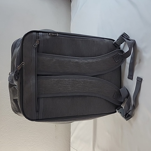 NWOT Petseek 2 in 1 Soft-Sided Airline Approved Backpack Travel Pet Carrier - Picture 3 of 16